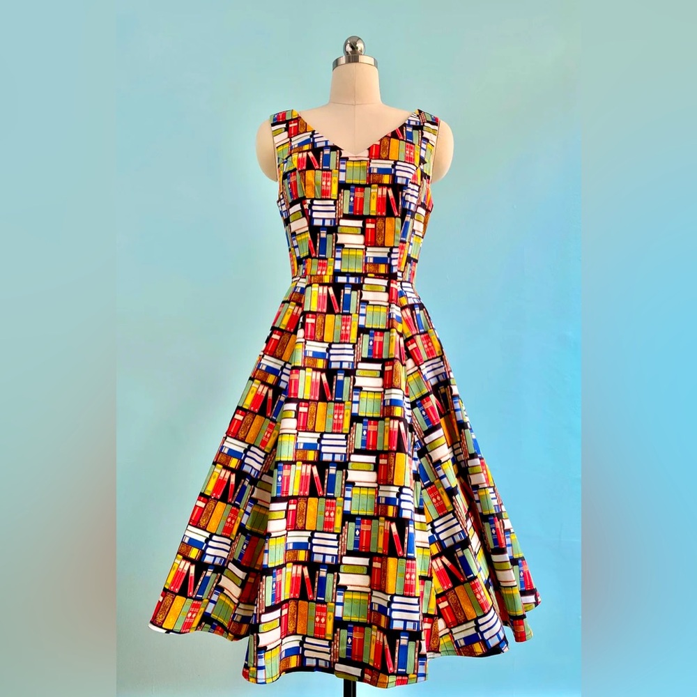 📚NWT Eva Rose Book Retro Style Print V-Neck Sleeveless Dress Pockets Reader